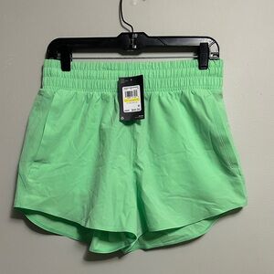 Under Armour Light Green Flex Woven Loose Athletic Shorts 3” Medium